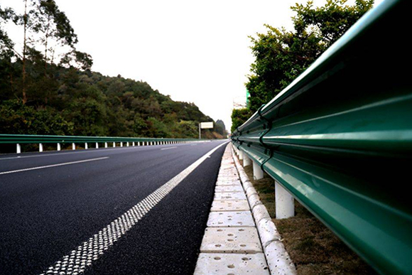 黔东南高速公路护栏的常用类型